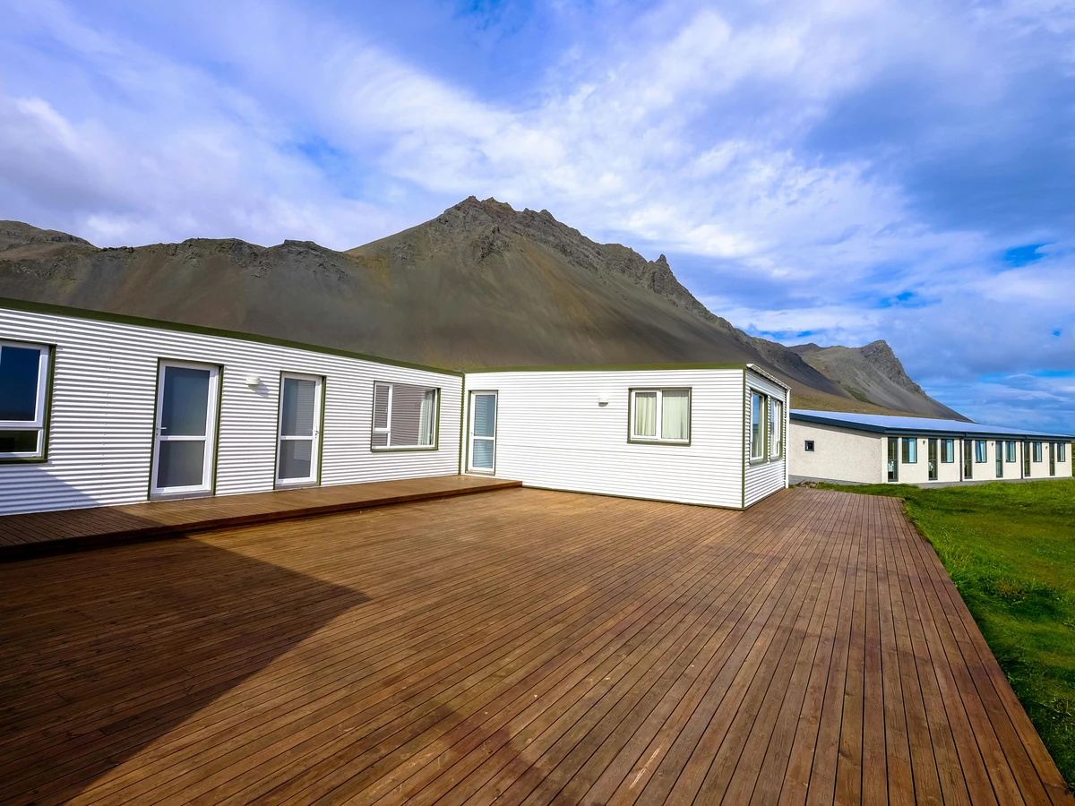 deck-painting-wide-timber-deck-cheshire-painters Modern house with painted deck in Wilmslow